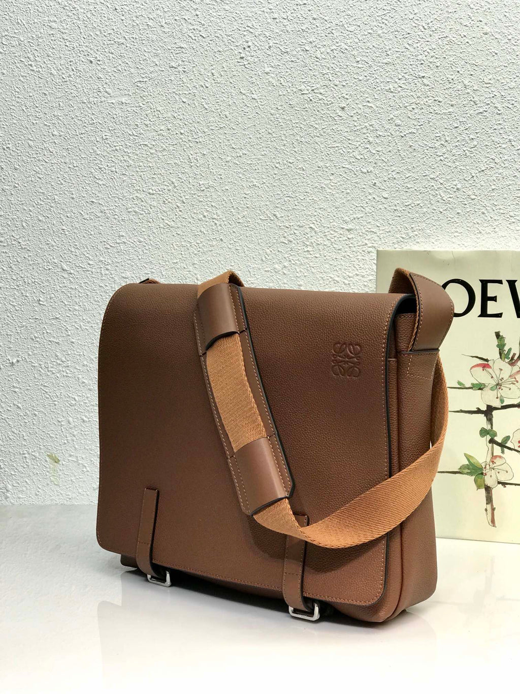 LOE 33 XS MILITARY MESSENGER BAG IN WINTER BROWN CALFSKIN AND JACQUARD