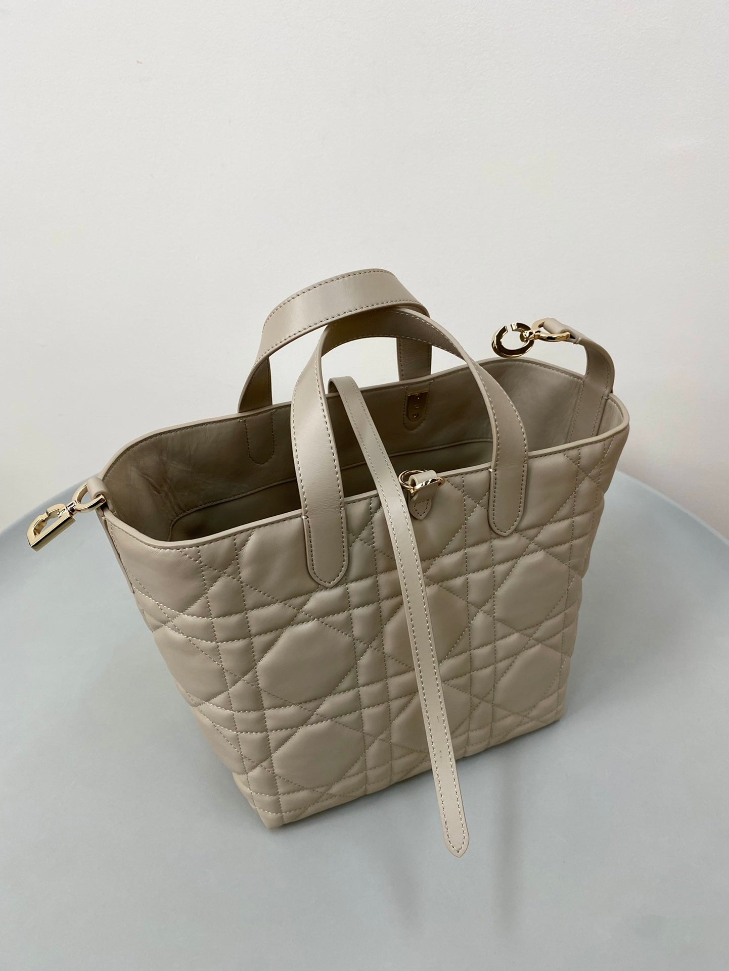 DIOR MEDIUM TOUJOURS BUCKET BAG 22 IN BEIGE CANNAGE CALFSKIN