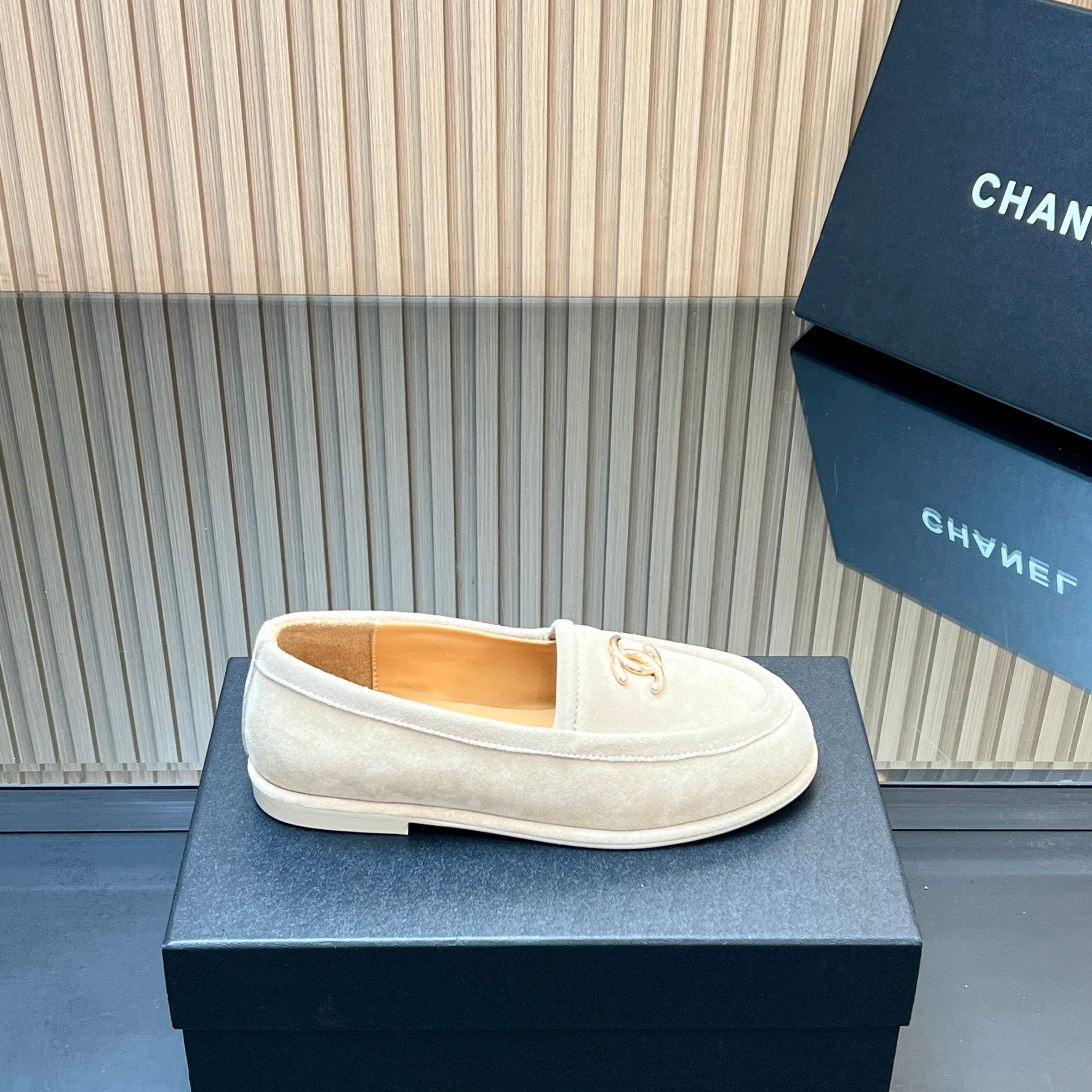 CHANEL 25S TEDDY LOAFER 15MM IN LIGHT BEIGE SUEDE GOLD HARDWRE