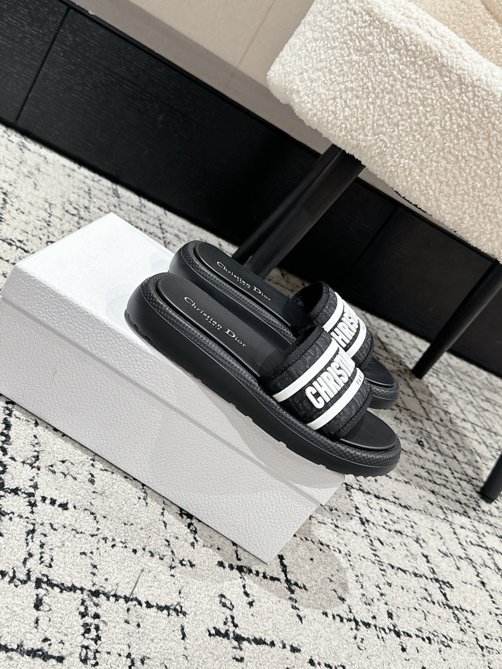 DIOR SLIDES 25S IN BLACK LAMBSKIN AND FABIRC WITH BRAND LOGO STYLE 1