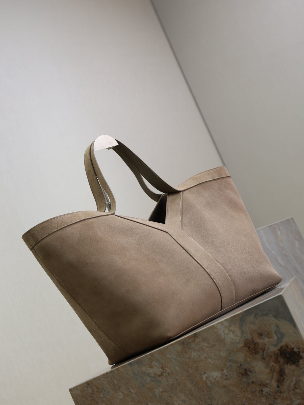 YSL 25S Y MAXI TOTE 50 IN DRY GRAIN SUEDE GOLD HARDWARE