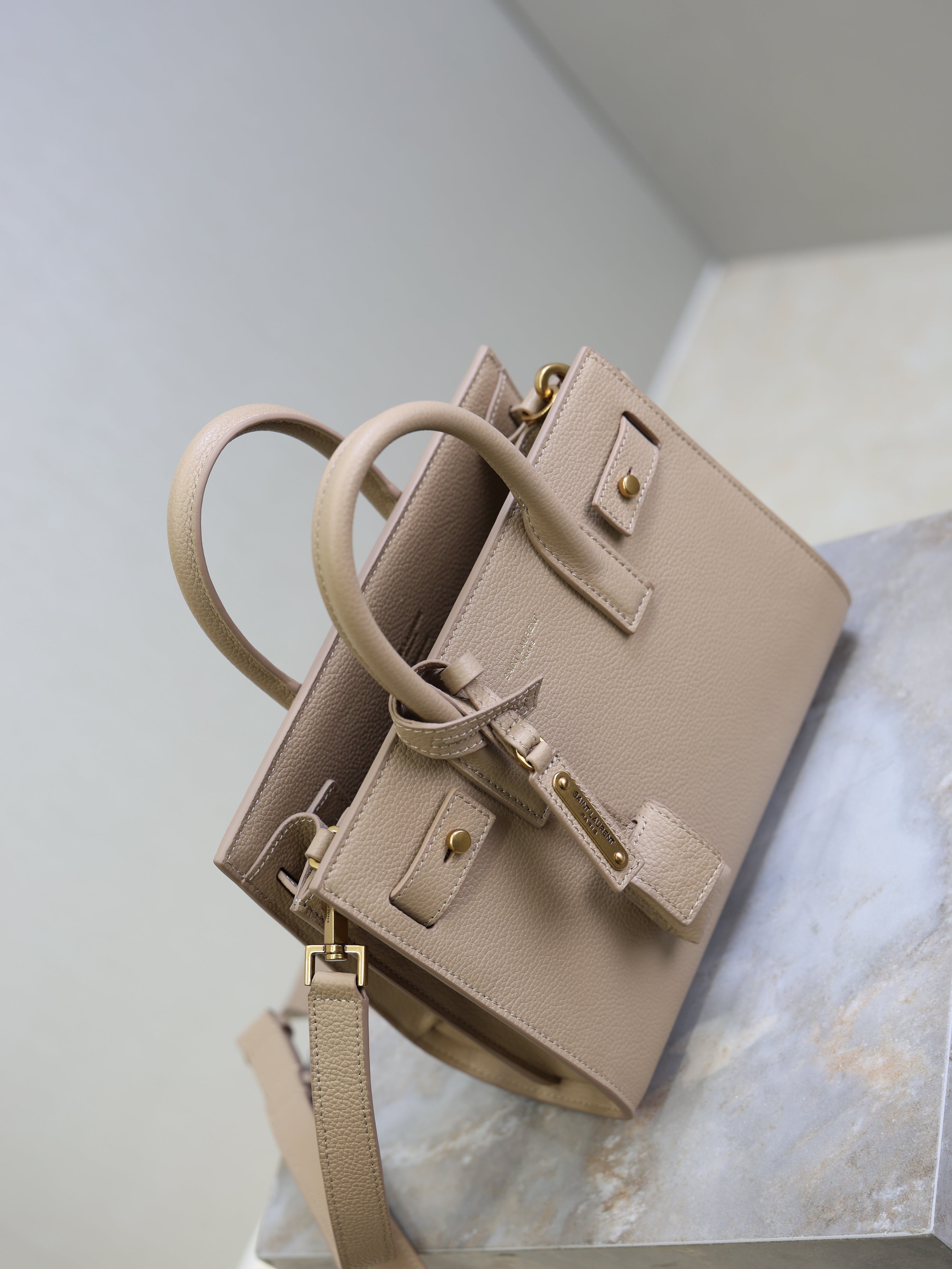 YSL 25S SAC DE JOUR 22 IN DARK BEIGE SUPPLE GRAINED CALFSKIN