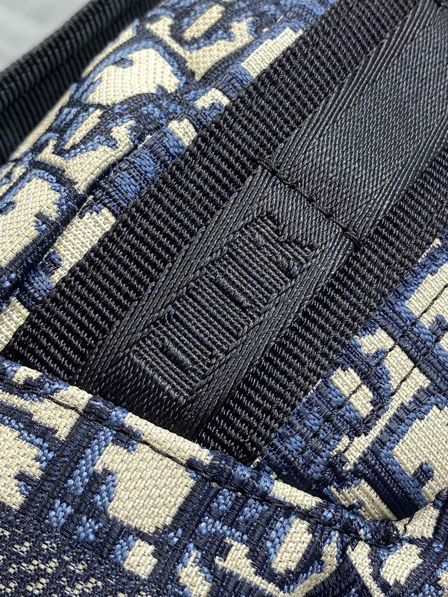 DIOR 25S TRAVEL BACKPACK 31 IN BLUE CANVAS OBLIQUE JACQUARD