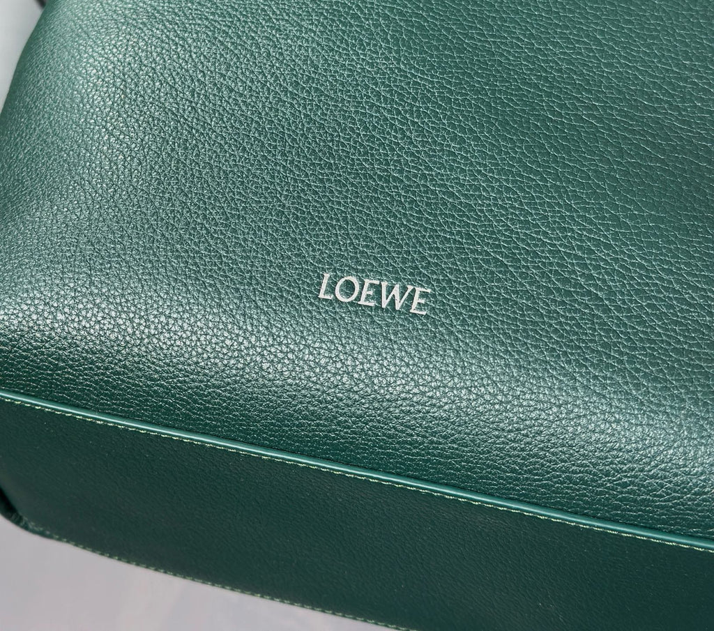 PEBBLE HOBO 40 IN GREEN FOREST SUPPLE GRAINED CALFSKIN