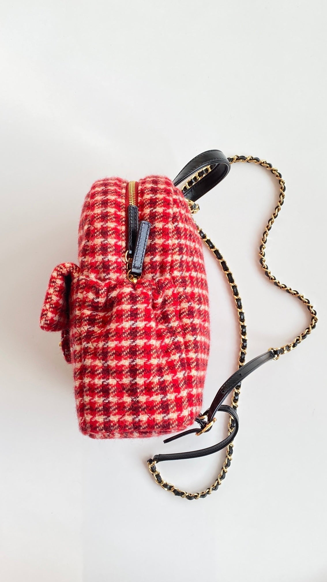CHANEL 25S BACKPACK 28 CM IN RED TWEED WITH GOLD HARDWARE