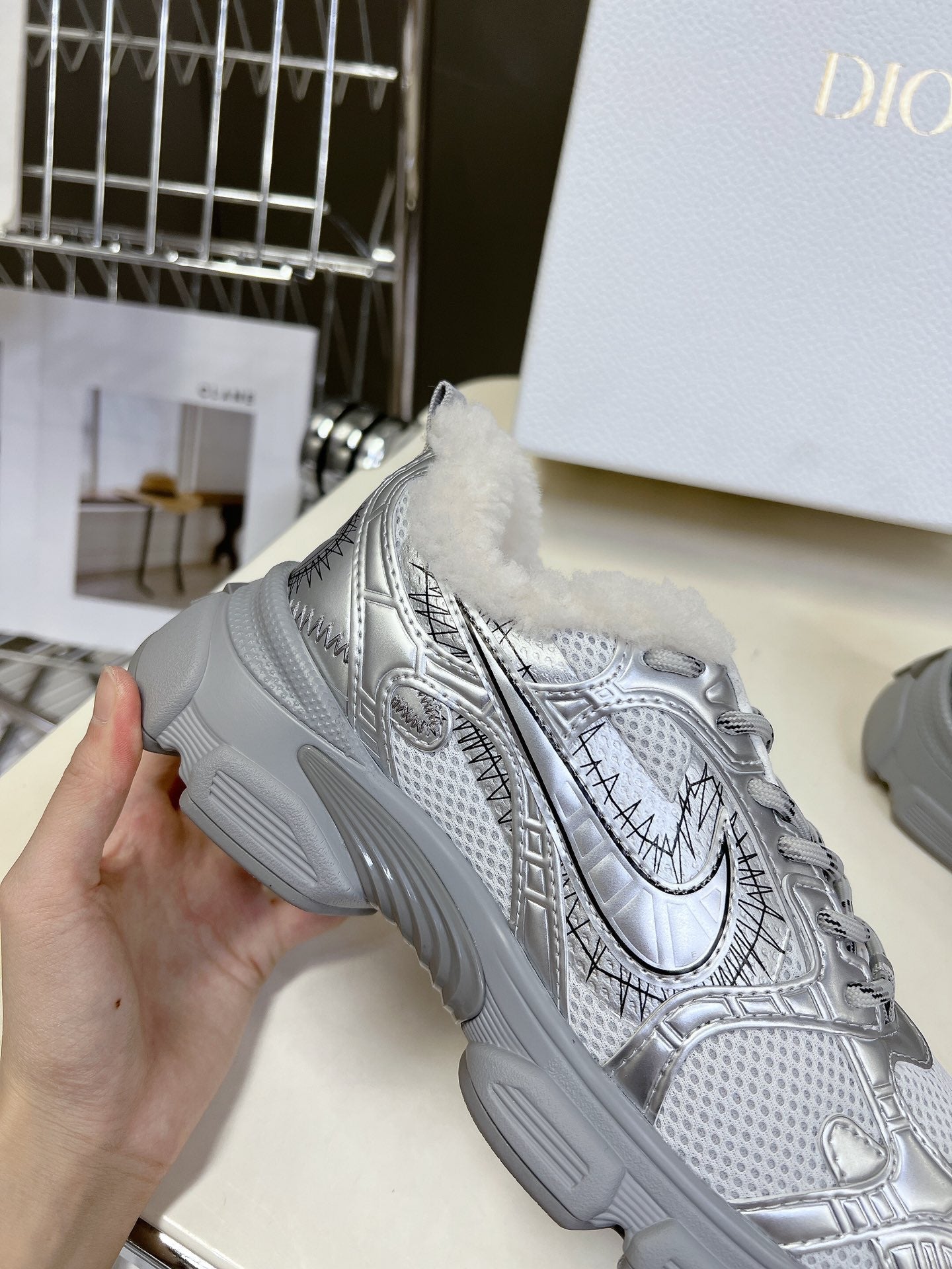 DIOR CHRONO SNEAKER 25S IN SILVER LAMBSKIN AND MESH FABRIC STYLE 1