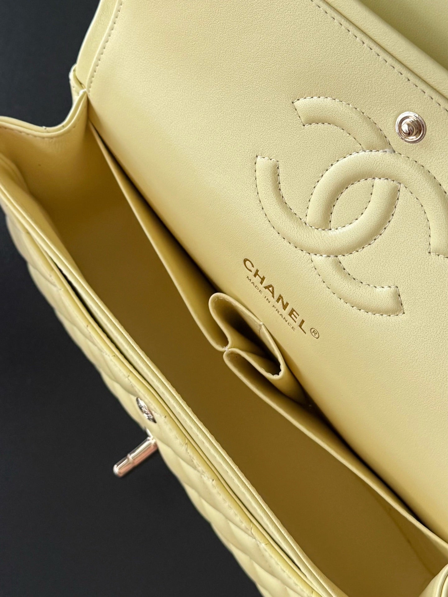 CHANEL 25S CLASSIC FLAP BAG 25 CM IN PALE BEIGE YELLOW LAMBSKIN WITH GOLD HARDWARE