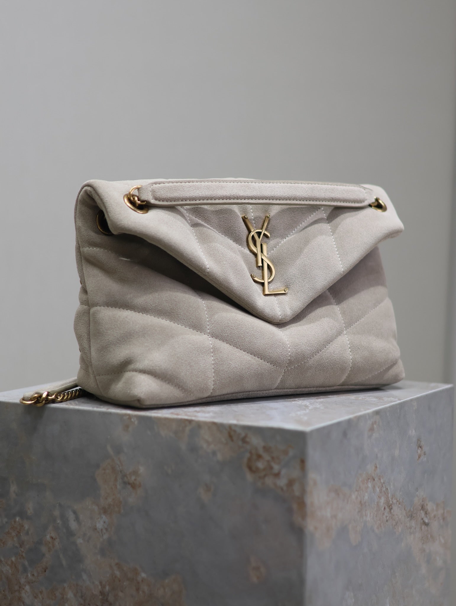 YSL 25S LOULOU PUFFER MM 29 IN SMOKEY TAUPE SUEDE GOLD HARDWRE