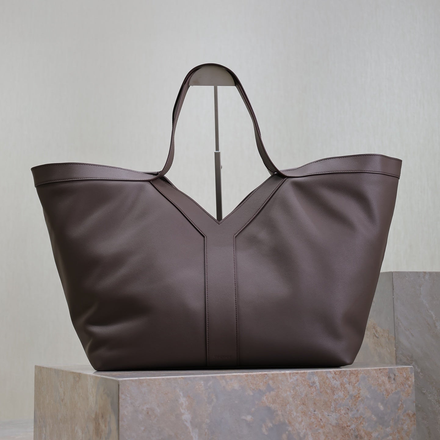 YSL 25S Y TOTE 50 IN PURPLE BROWN CALFSKIN GOLD HARDWARE