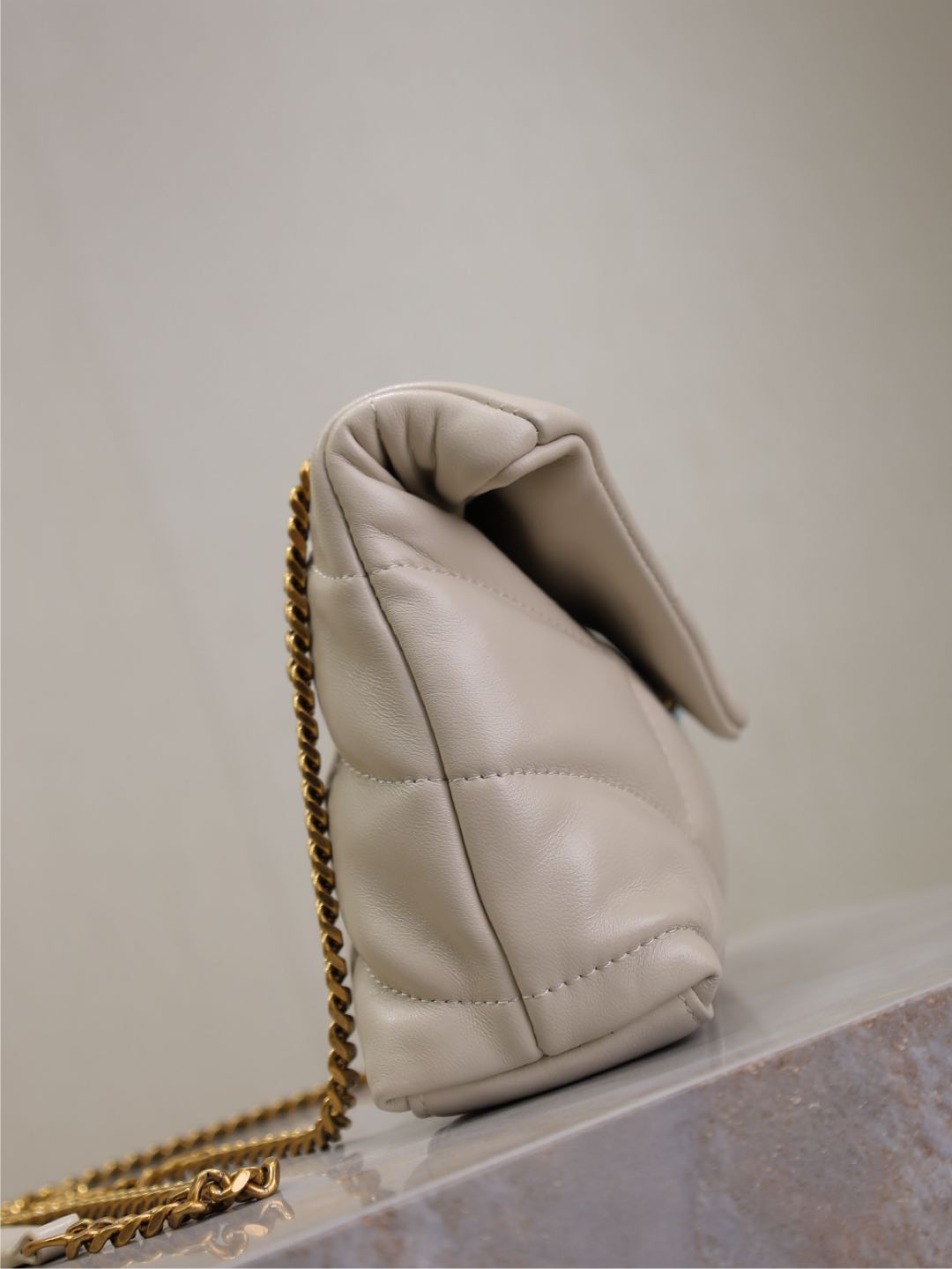 YSL 25S LOULOU PUFFER MINI 23 IN BLANC VINTAGE CALFSKIN GOLD HARDWRE